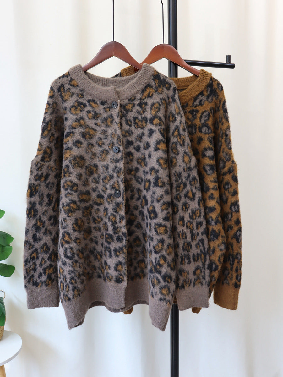 Leopard-print Sweater Coat for Women a Knitted Top with Elegant and Youthful Style